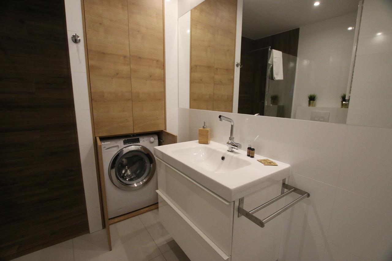 One-Bedroom Apartment,993135835:JPEG
