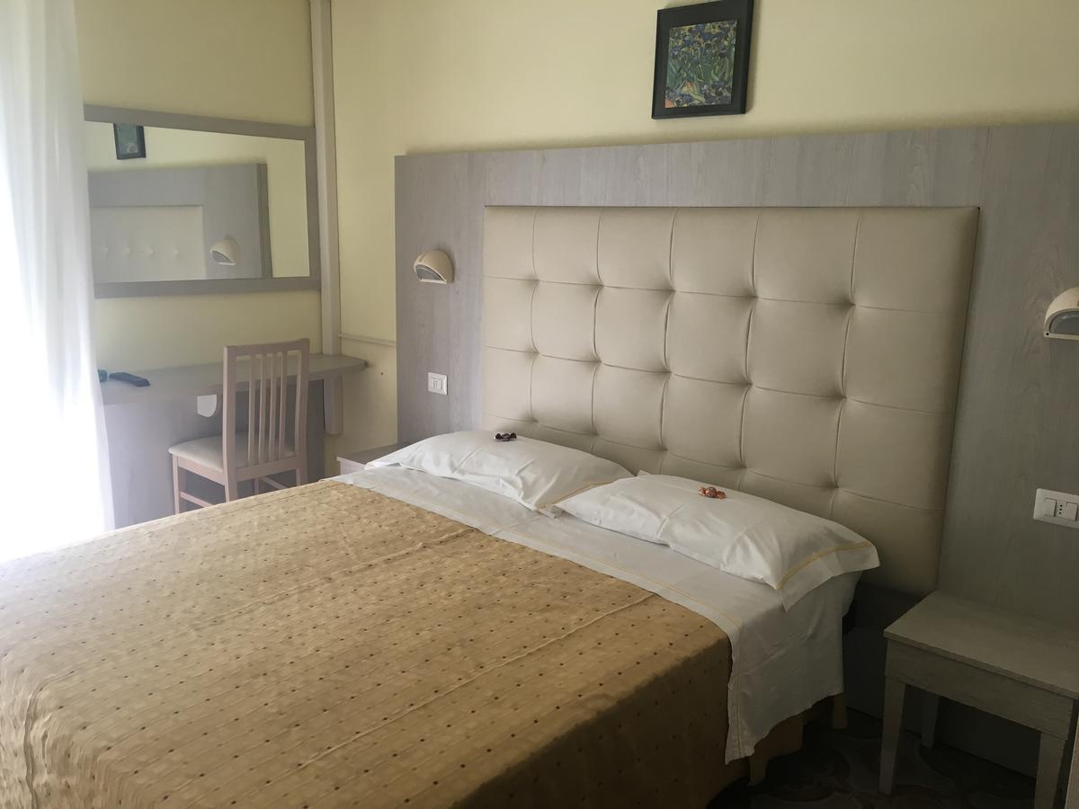 Double or Twin Room,803955159:JPEG