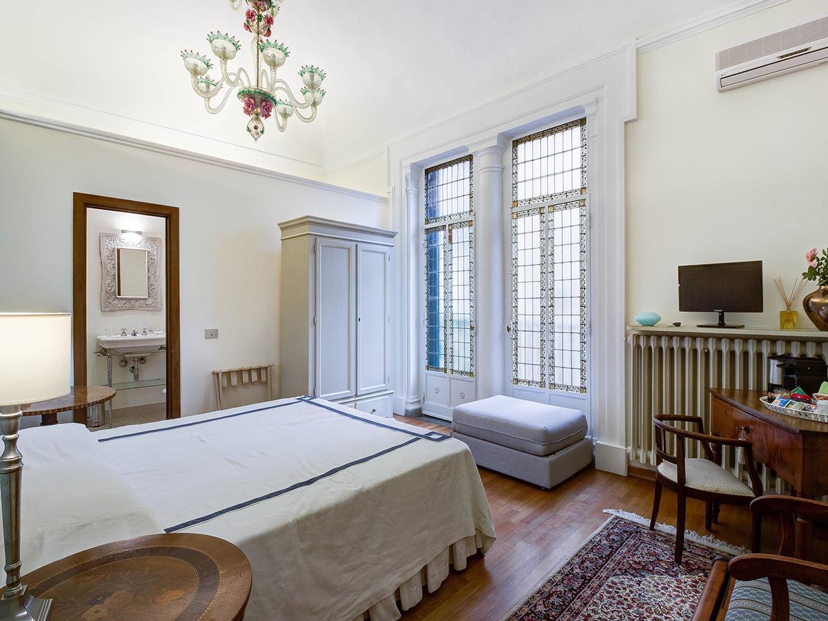 Large Double Room Balcony,662521572:JPEG