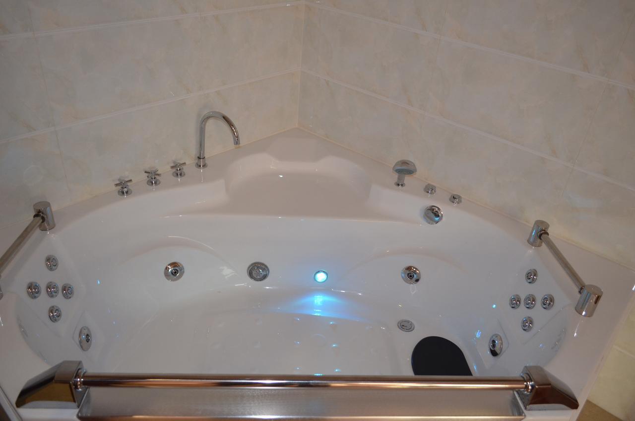 King Suite Whirlpool