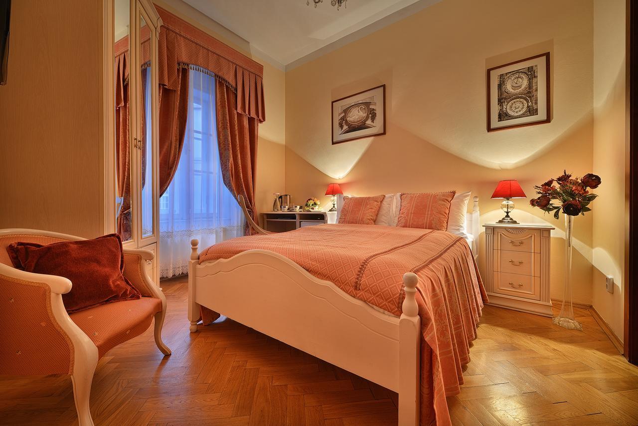 Small Double Room,663571911:JPEG