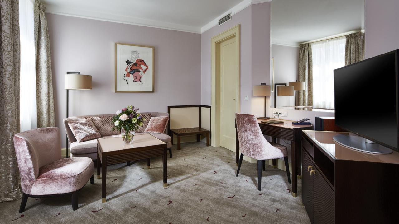 Deluxe King Room,663684696:JPEG