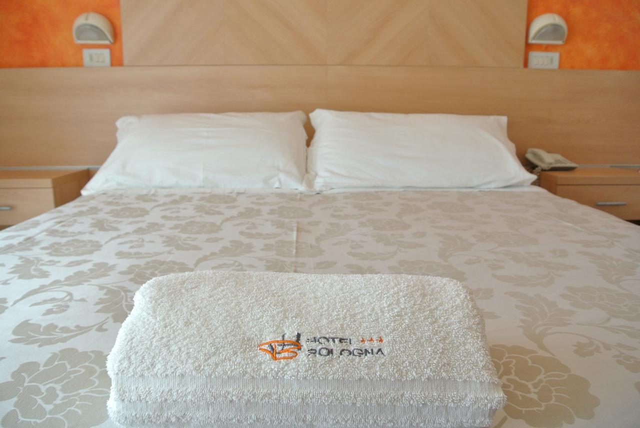 Standard Double or Twin Room,272614689:JPEG