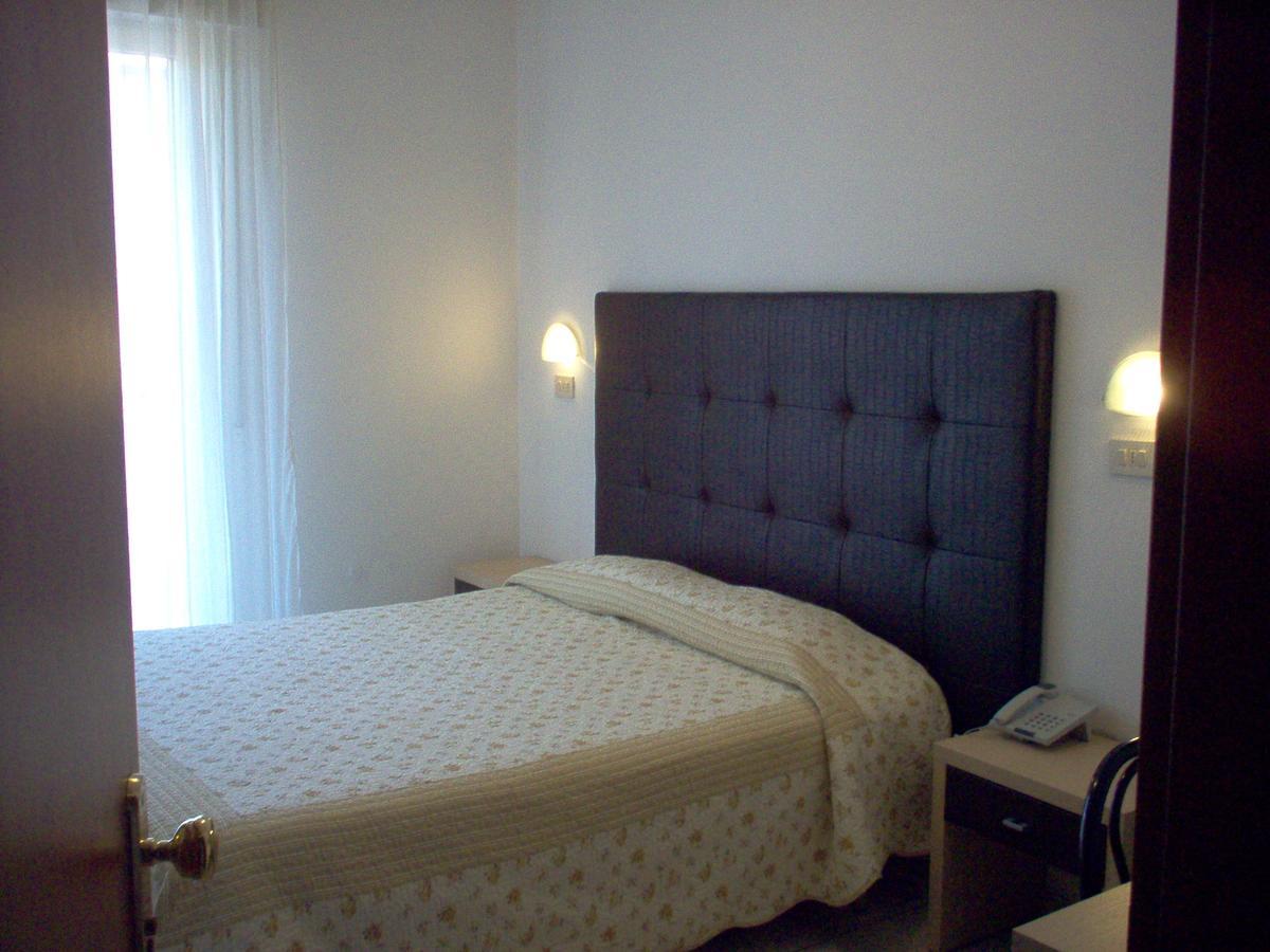 Double Room,646742778:JPEG