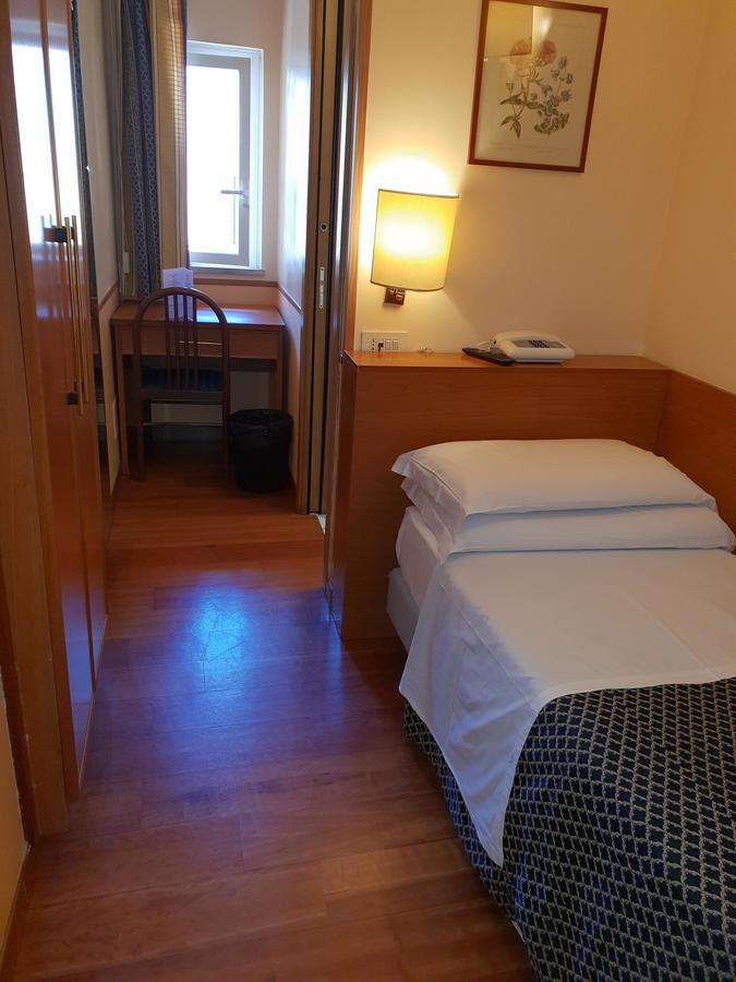 Single Room,327140779:JPEG