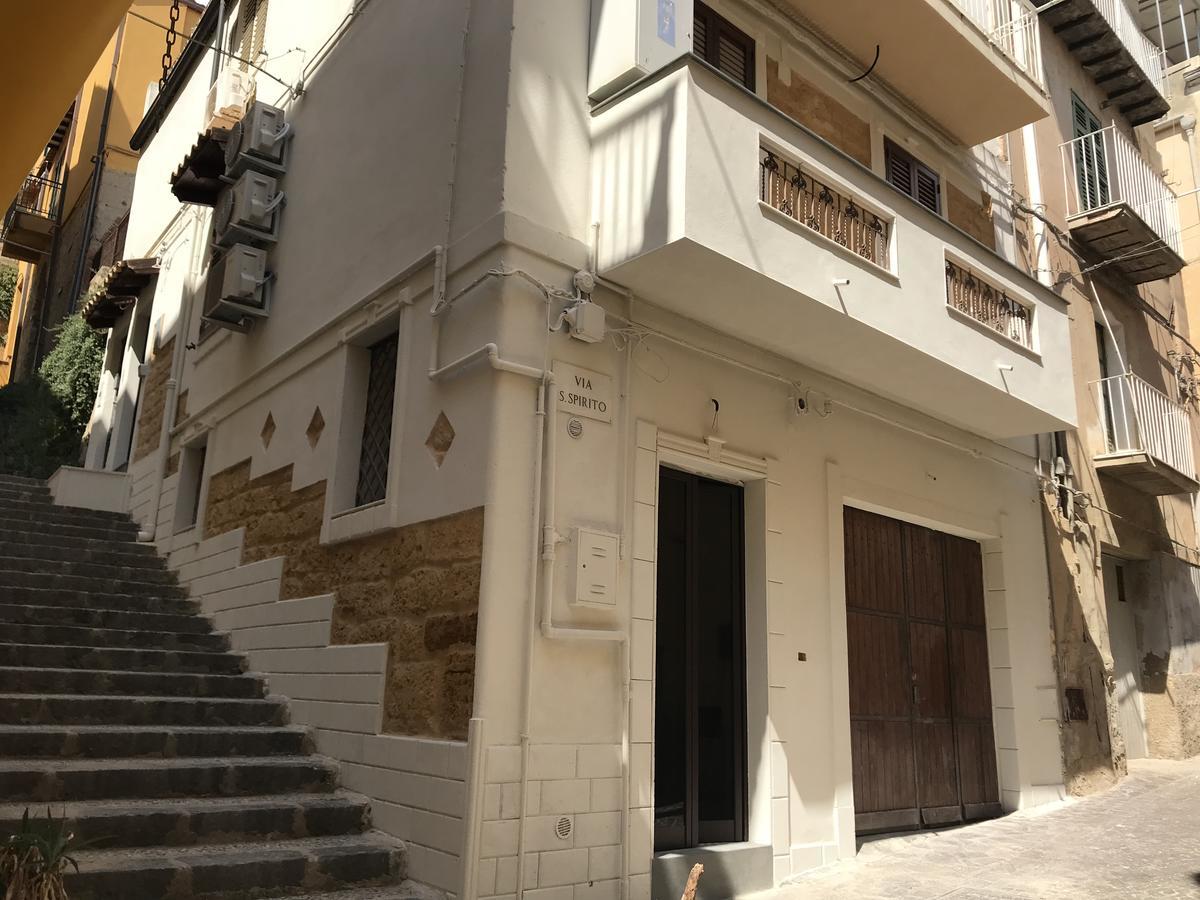 Deluxe Double Room with Balcony,696456903:JPEG