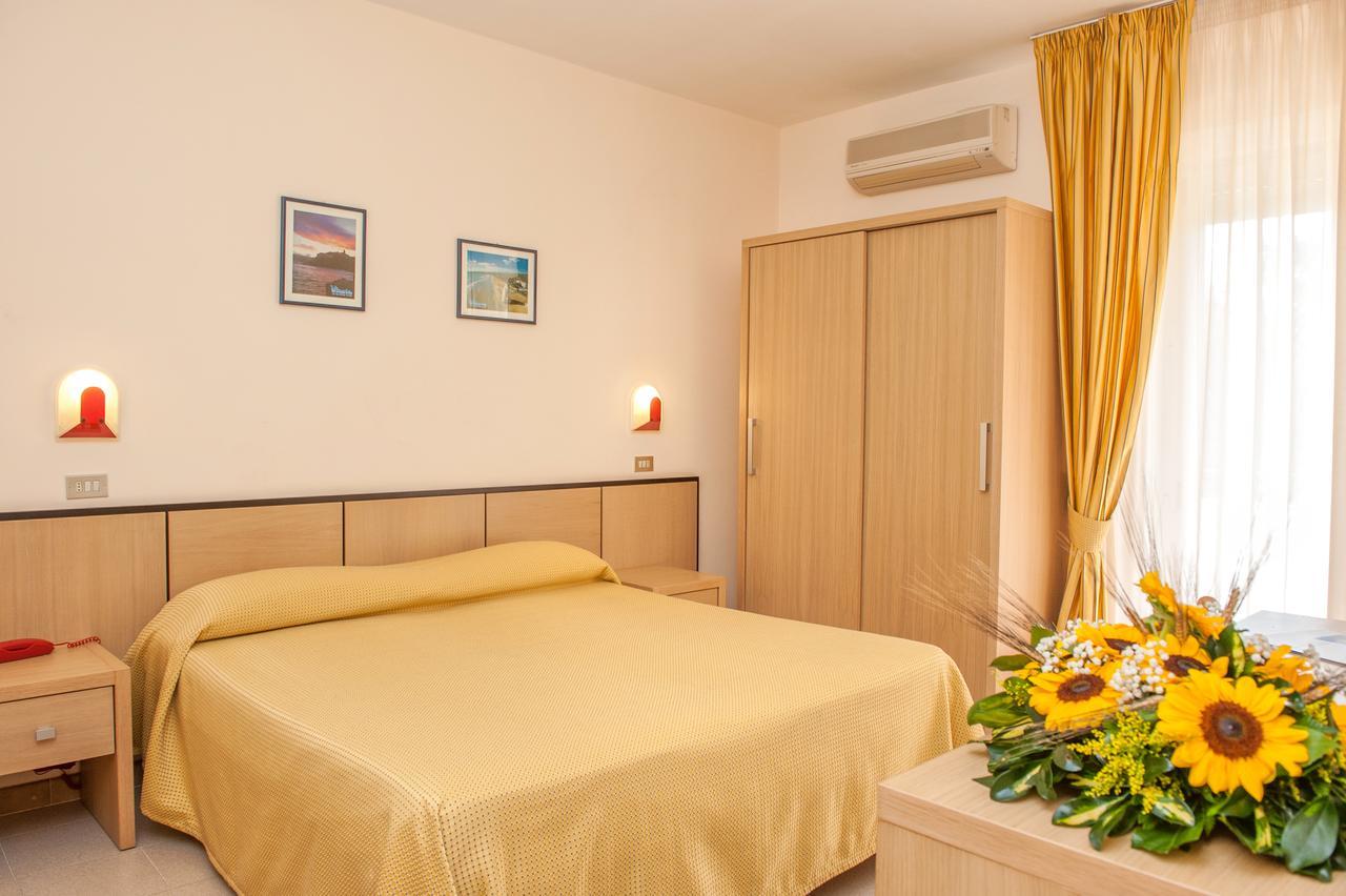 Deluxe Double or Twin Room Sea View,665786706:JPEG