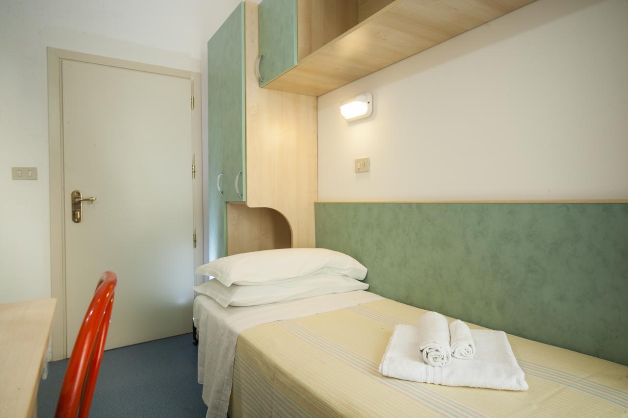 Standard Single Room,665803809:JPEG
