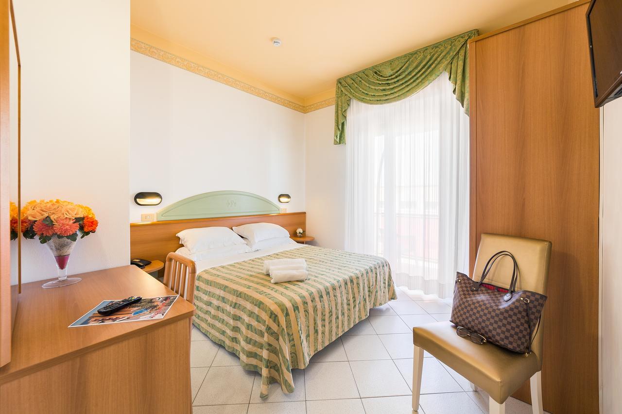 Double or Twin Room Side Sea View,665887152:JPEG