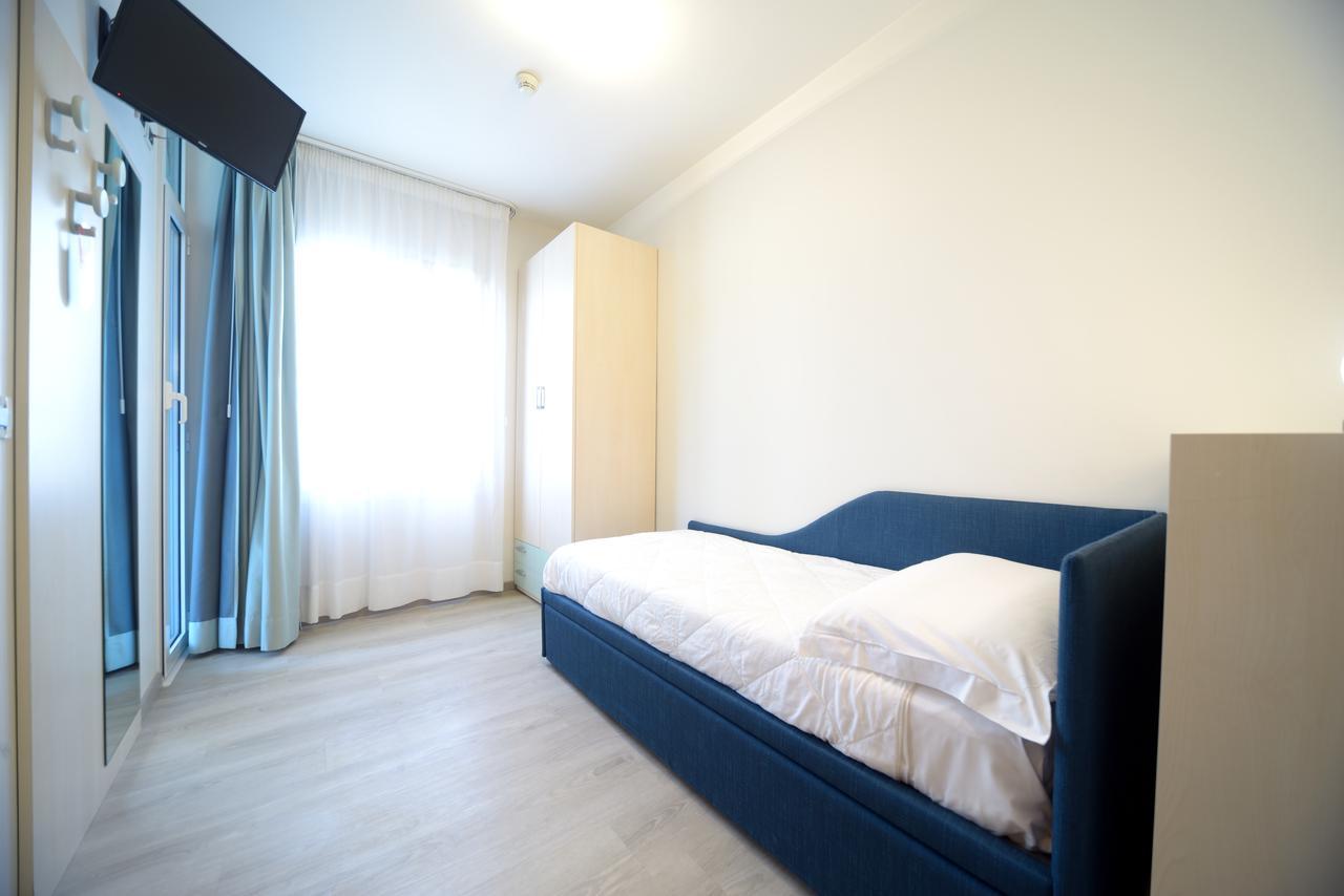 Single Room Balcony