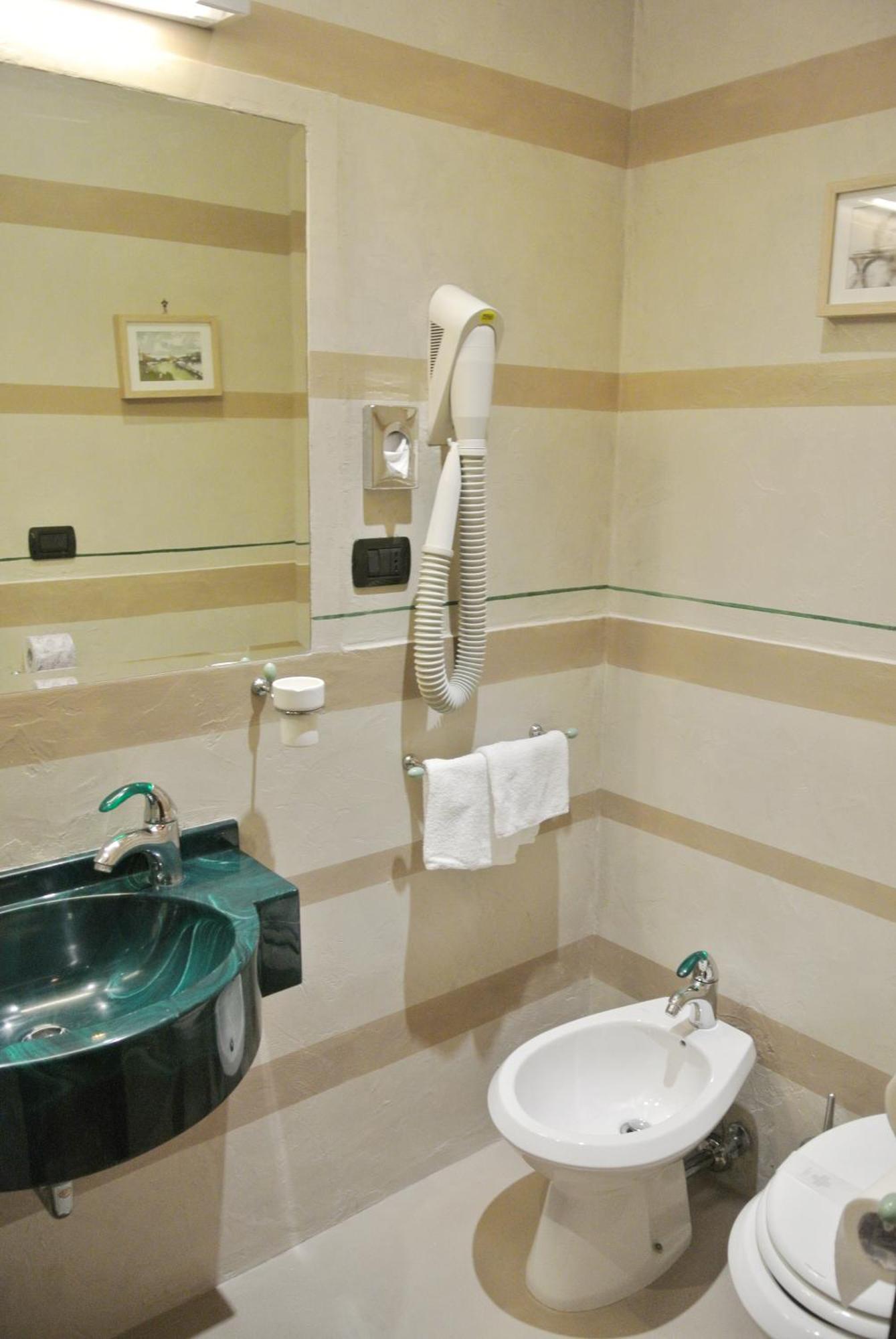 Classic Double Room,257885701:JPEG