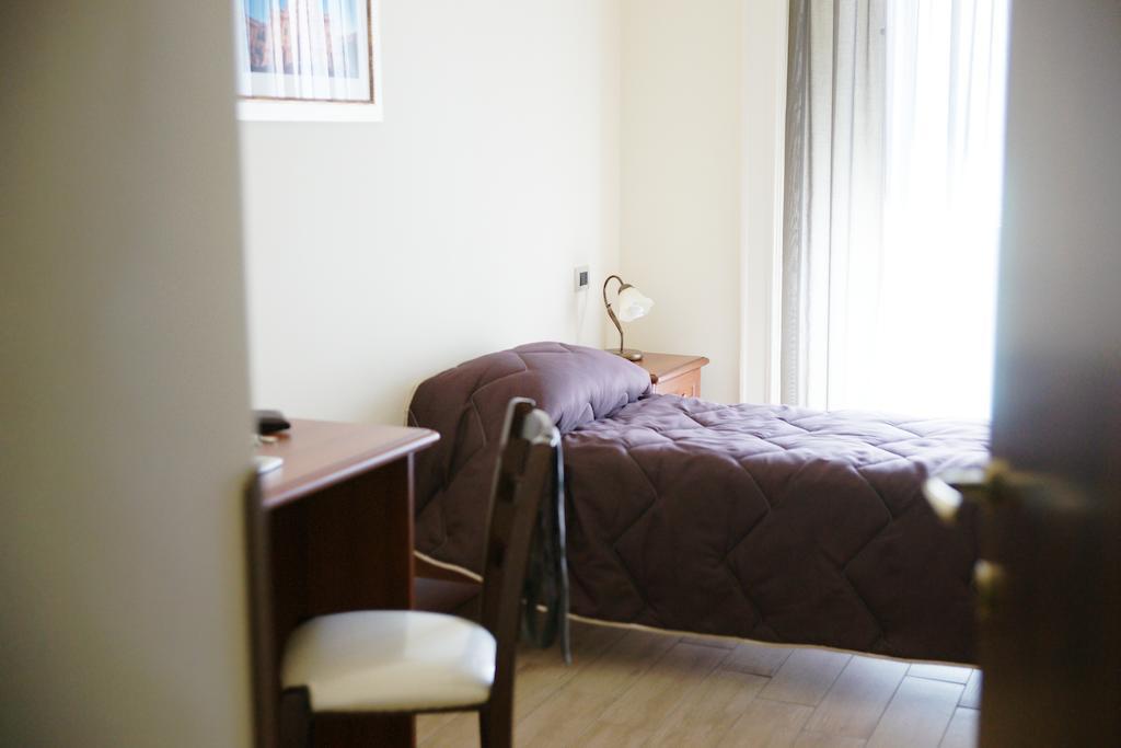 Single Room,67666337:JPEG