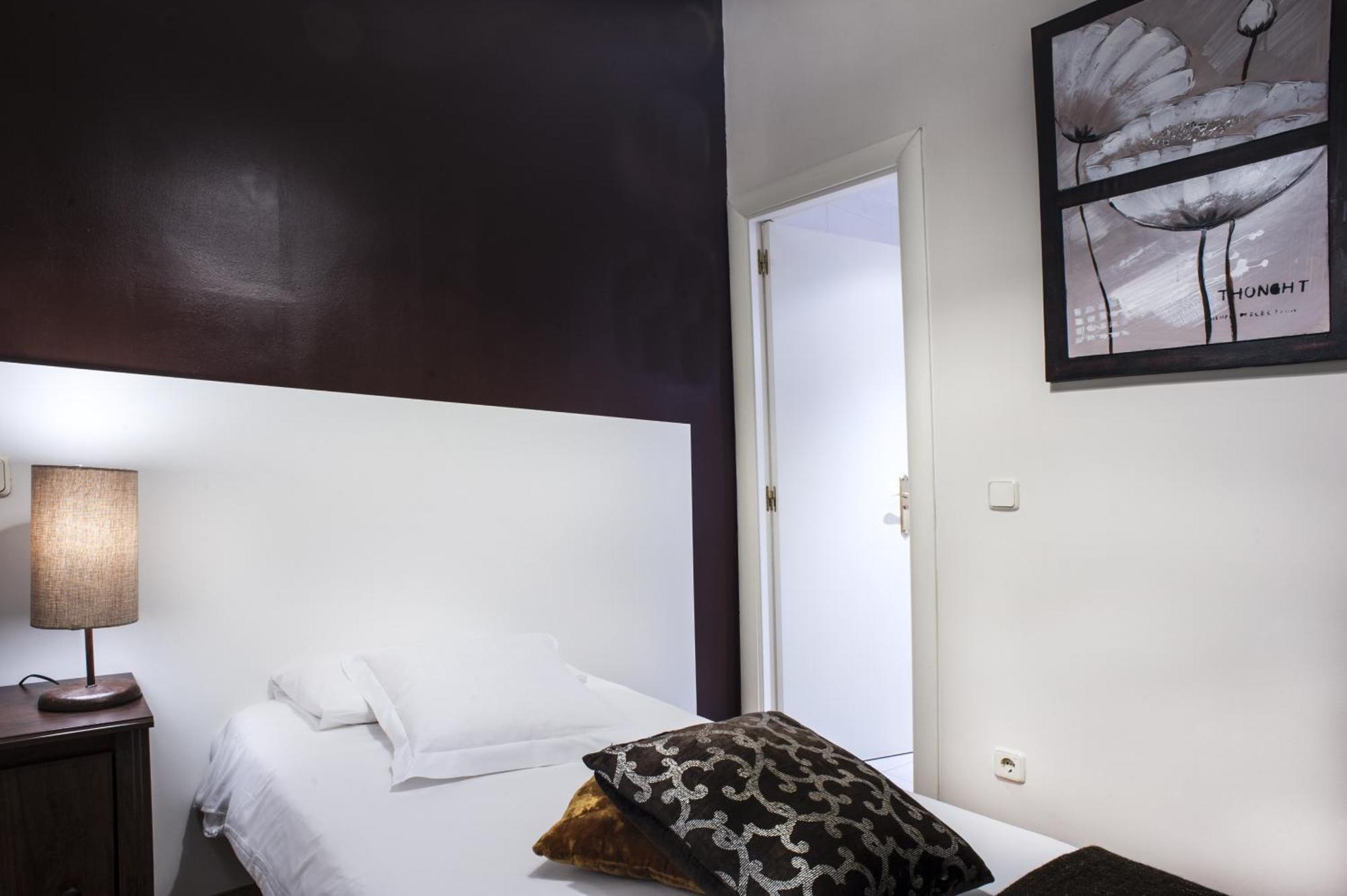 Single Room,676133697:JPEG