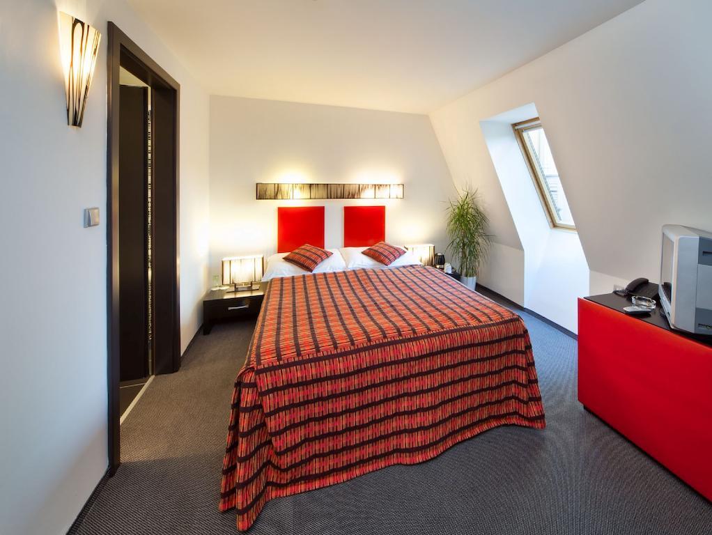 Standard Double or Twin Room,67801157:JPEG
