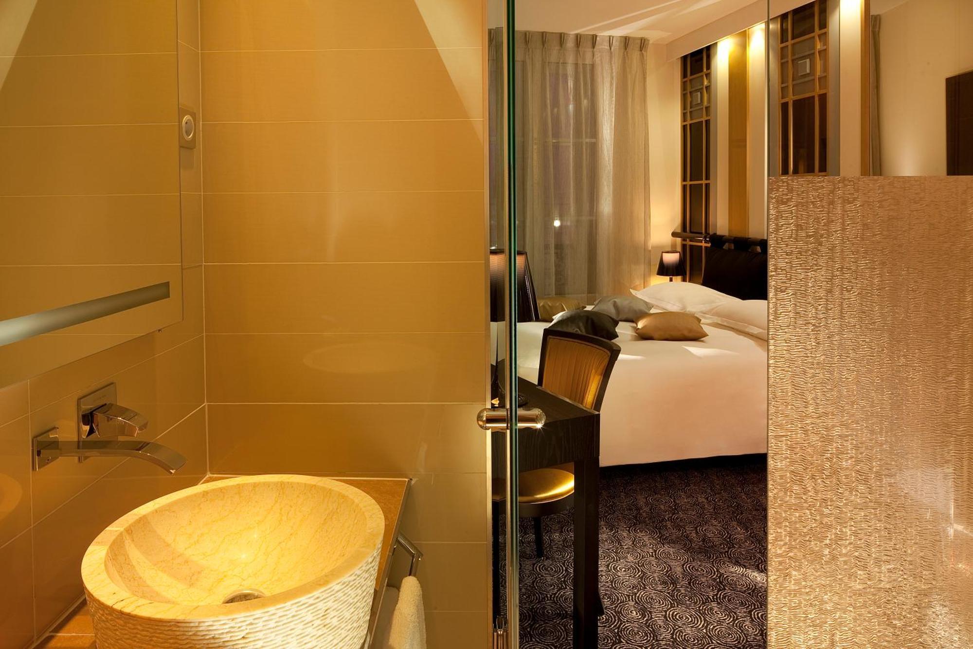 Trocadero Room Jacuzzi,1644408864:JPEG