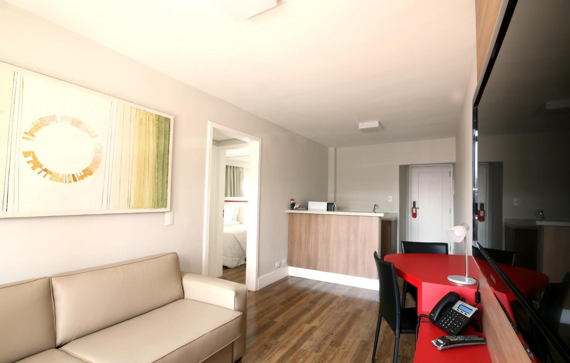 Two-Bedroom Apartment 1 Queen & 2 Single Beds,680117628:JPEG