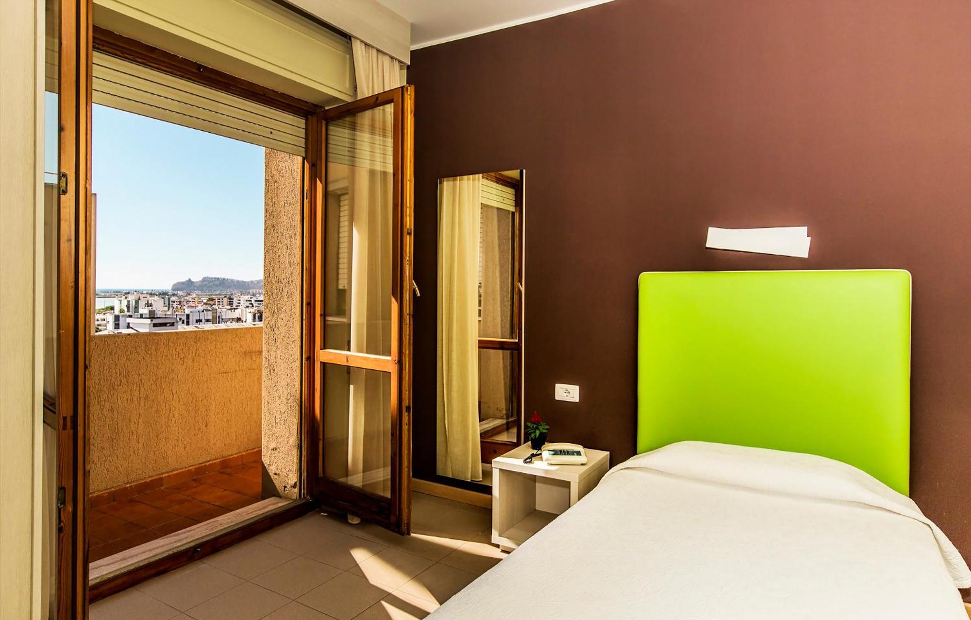Superior Single Room,681696354:JPEG