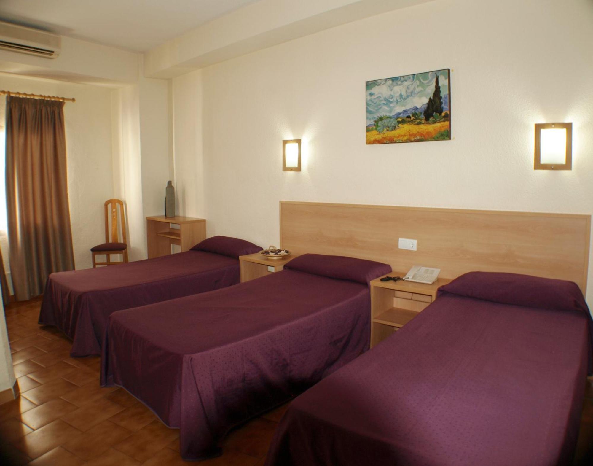 Twin Room,683365290:JPEG