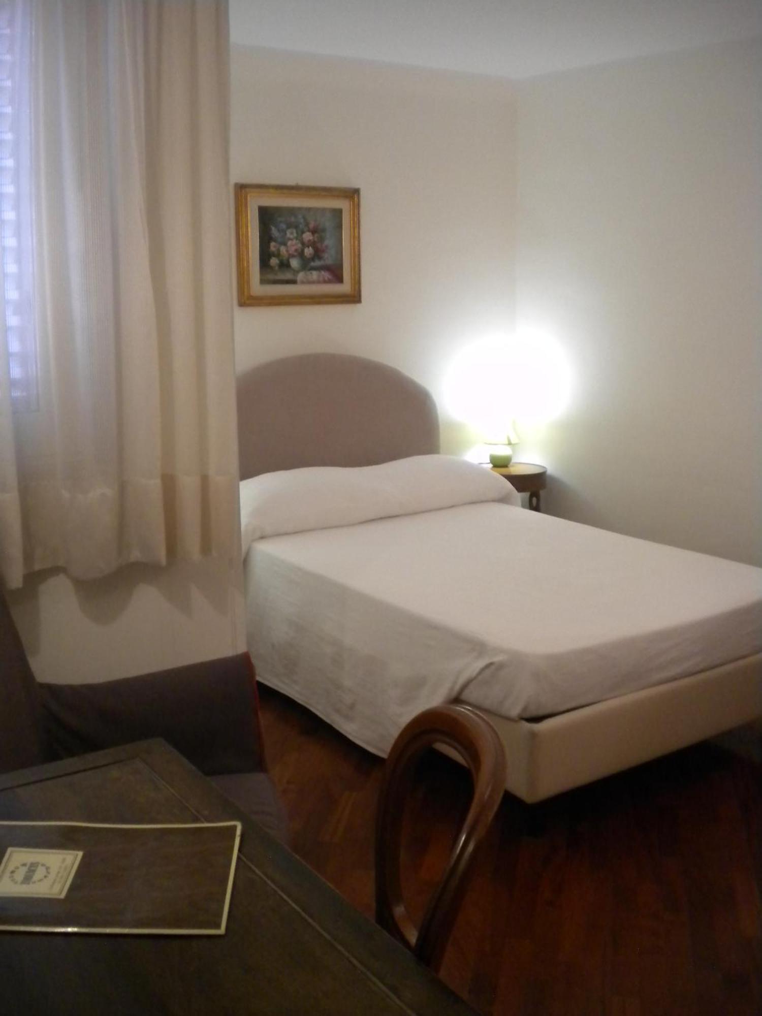 Single Room,683605410:JPEG