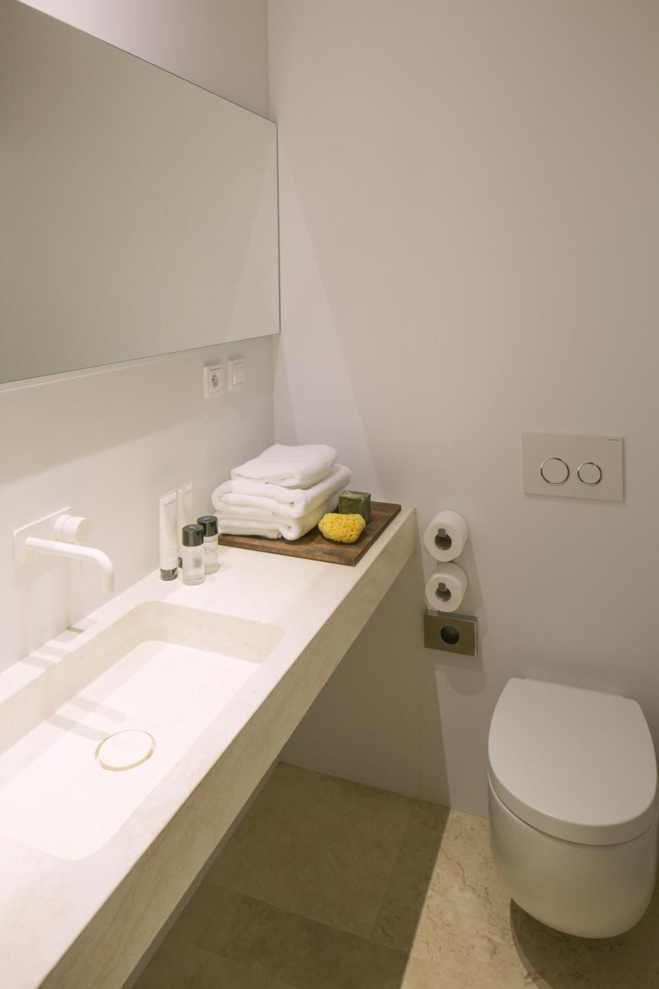 Small Double Room,111854106:JPEG