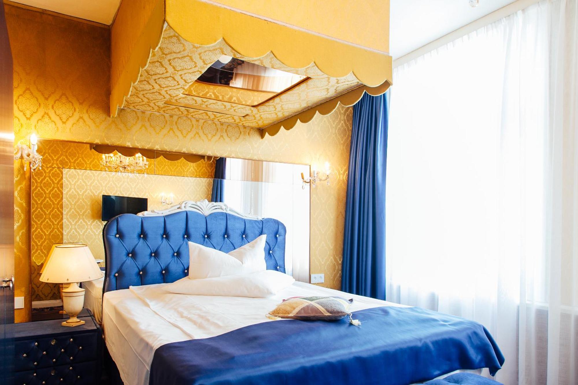 Honeymoon Room