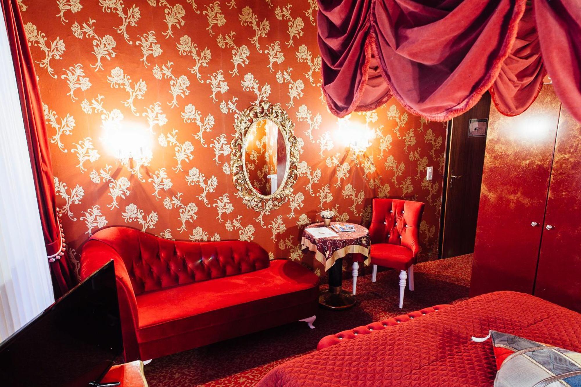 Honeymoon Room