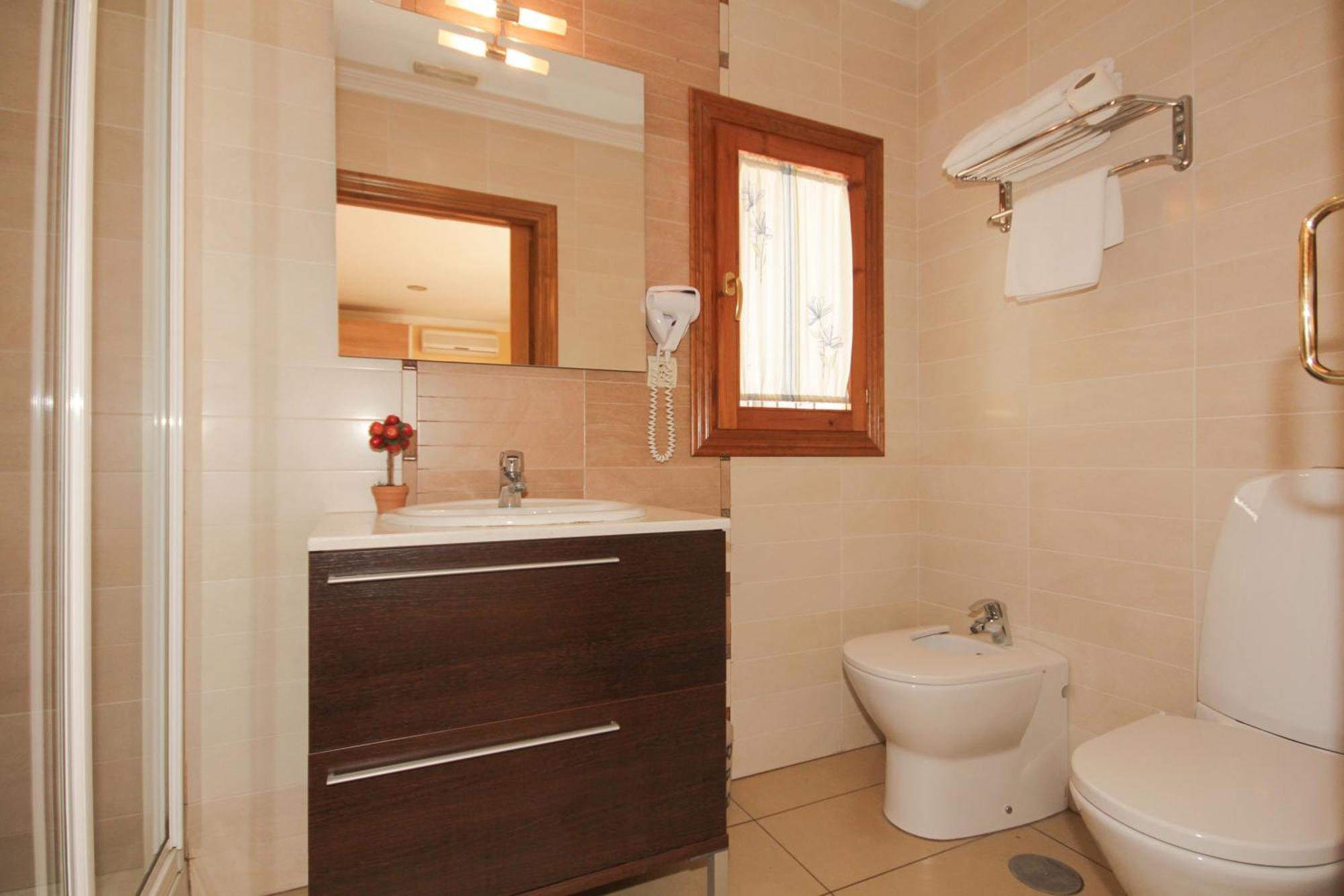 Triple Room,1345139261:JPEG