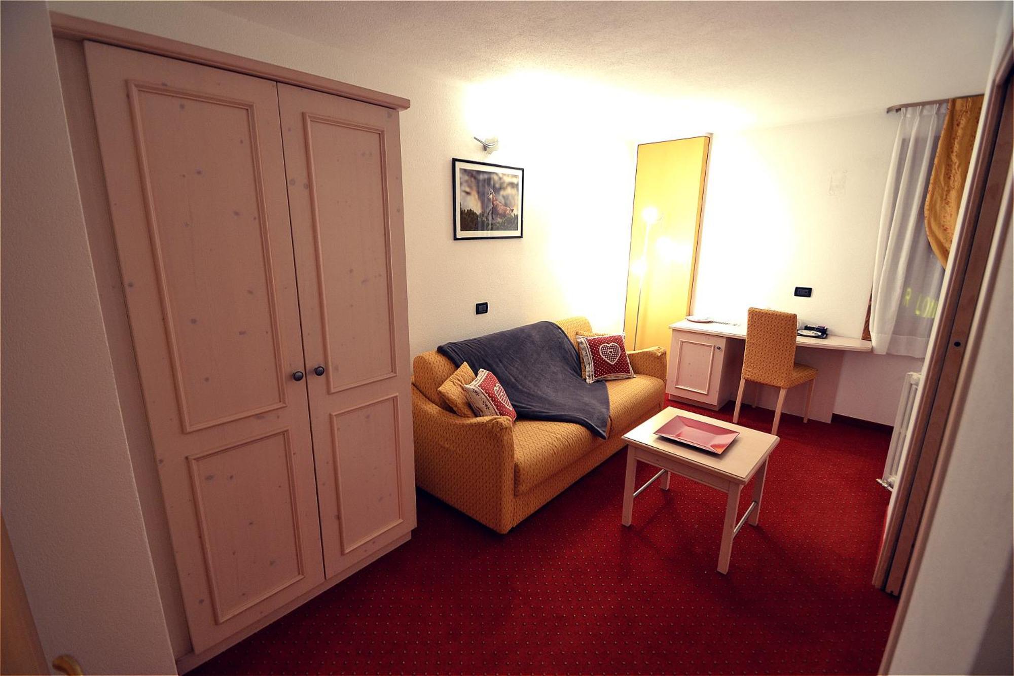 Suite,792014751:JPEG