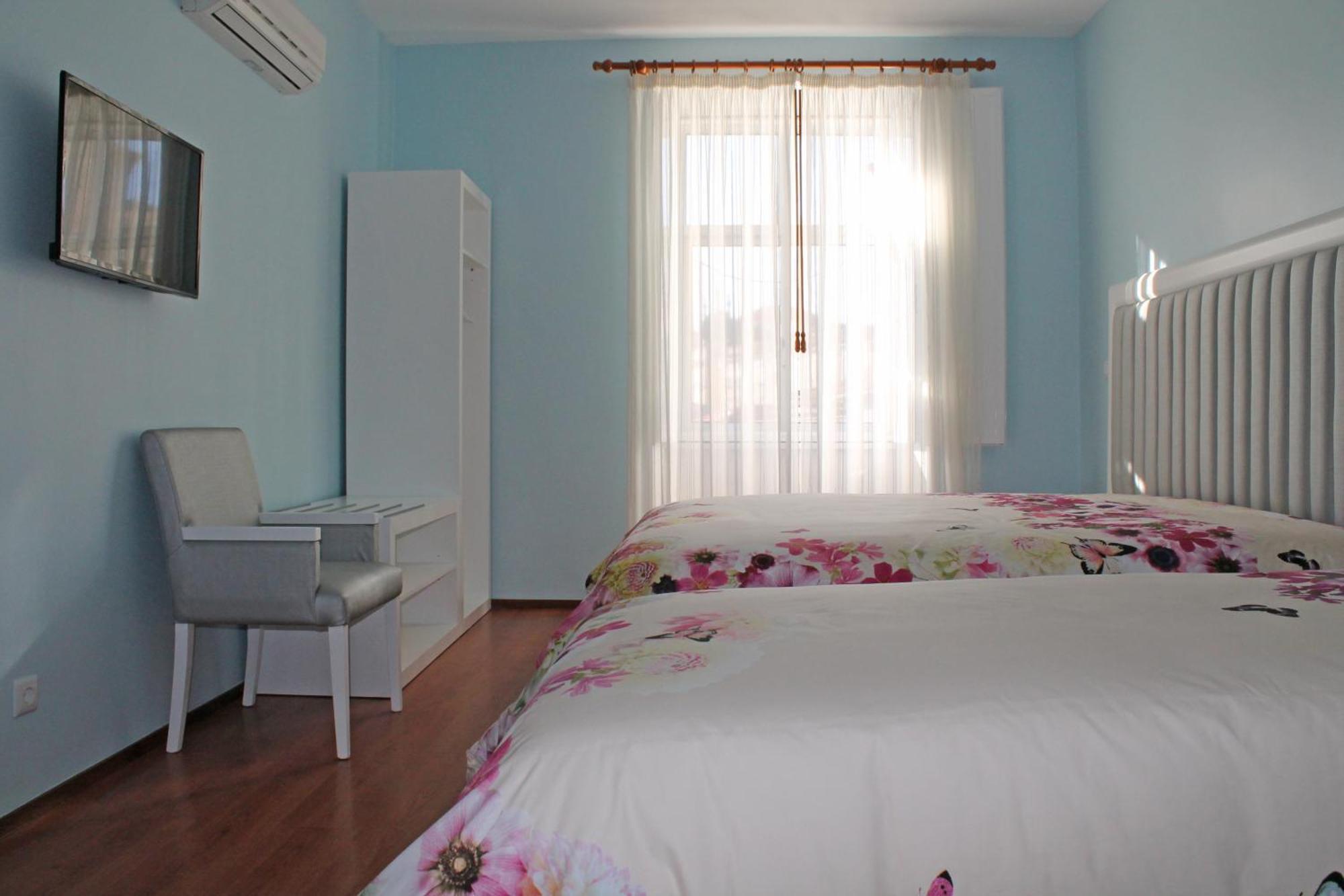Triple Room,685482408:JPEG