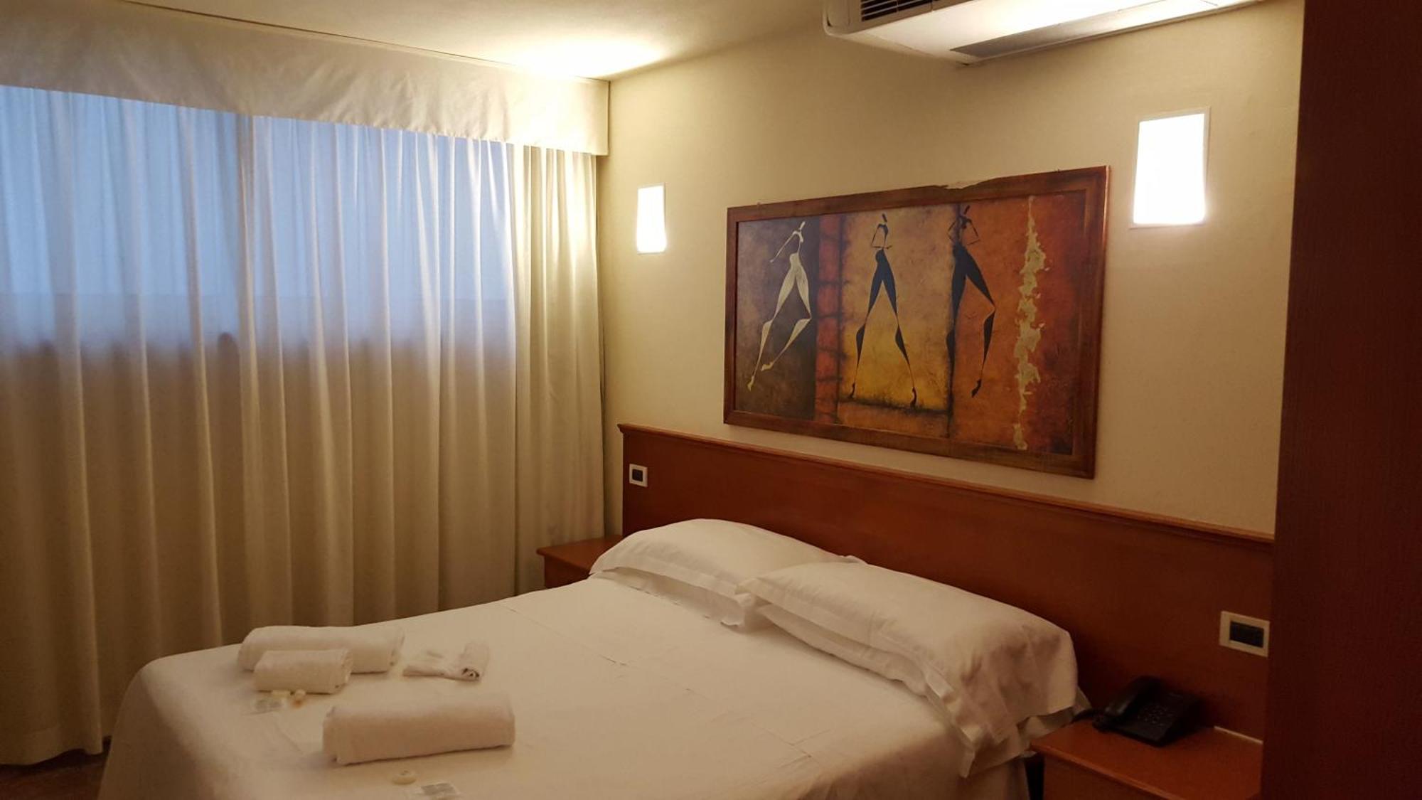 Economy Double or Twin Room without Balcony,1246843405:JPEG