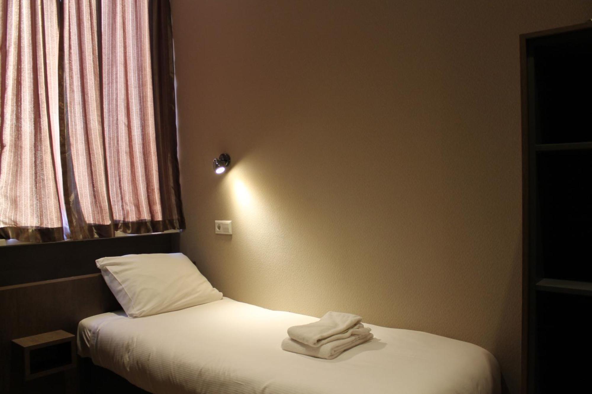 Single Room,415699209:JPEG