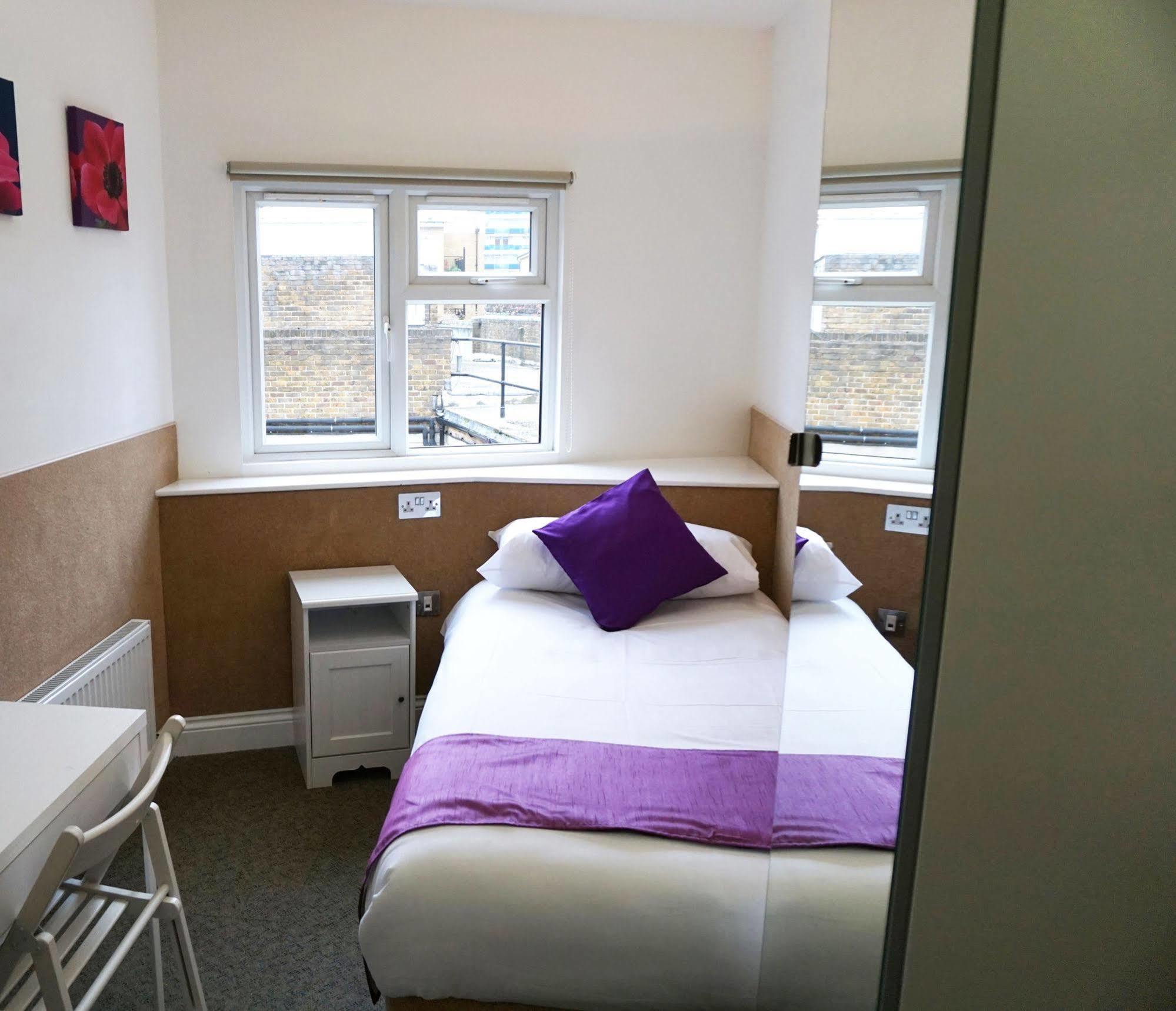 Single Room,688714572:JPEG