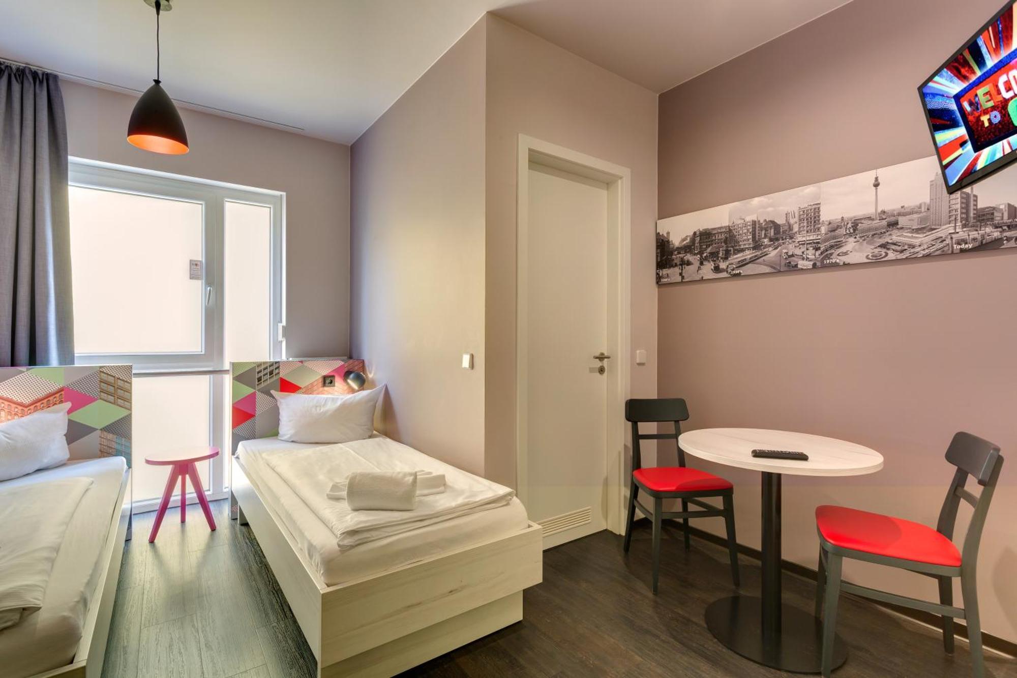 Twin Room,1622867404:JPEG