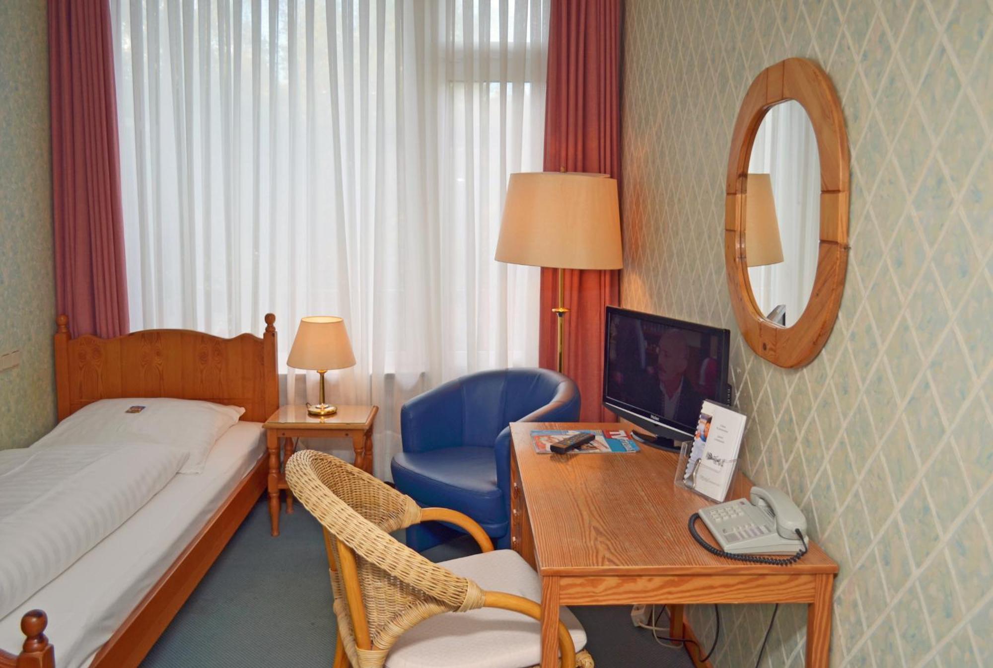 Single Room,1588055531:JPEG