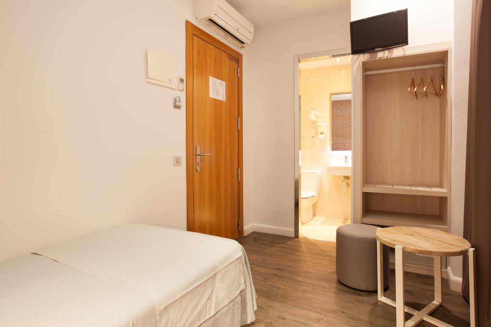 Single Room,691326963:JPEG