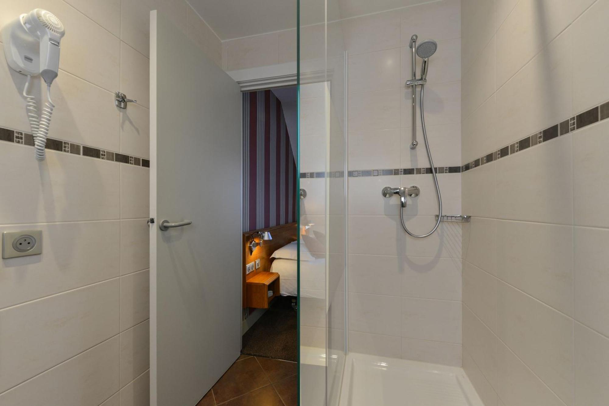 Single Room,692397342:JPEG