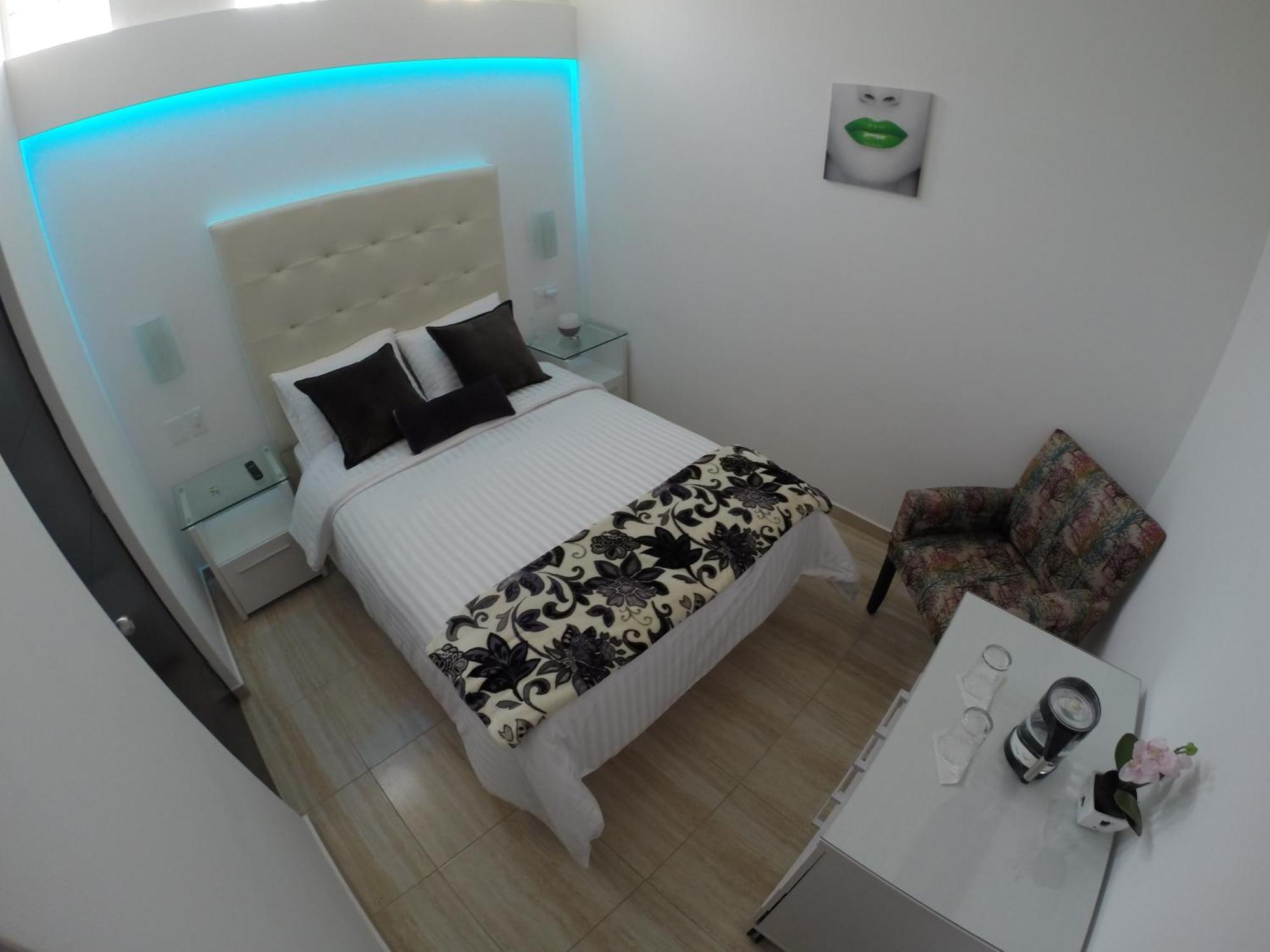 Standard Suite,976943806:JPEG