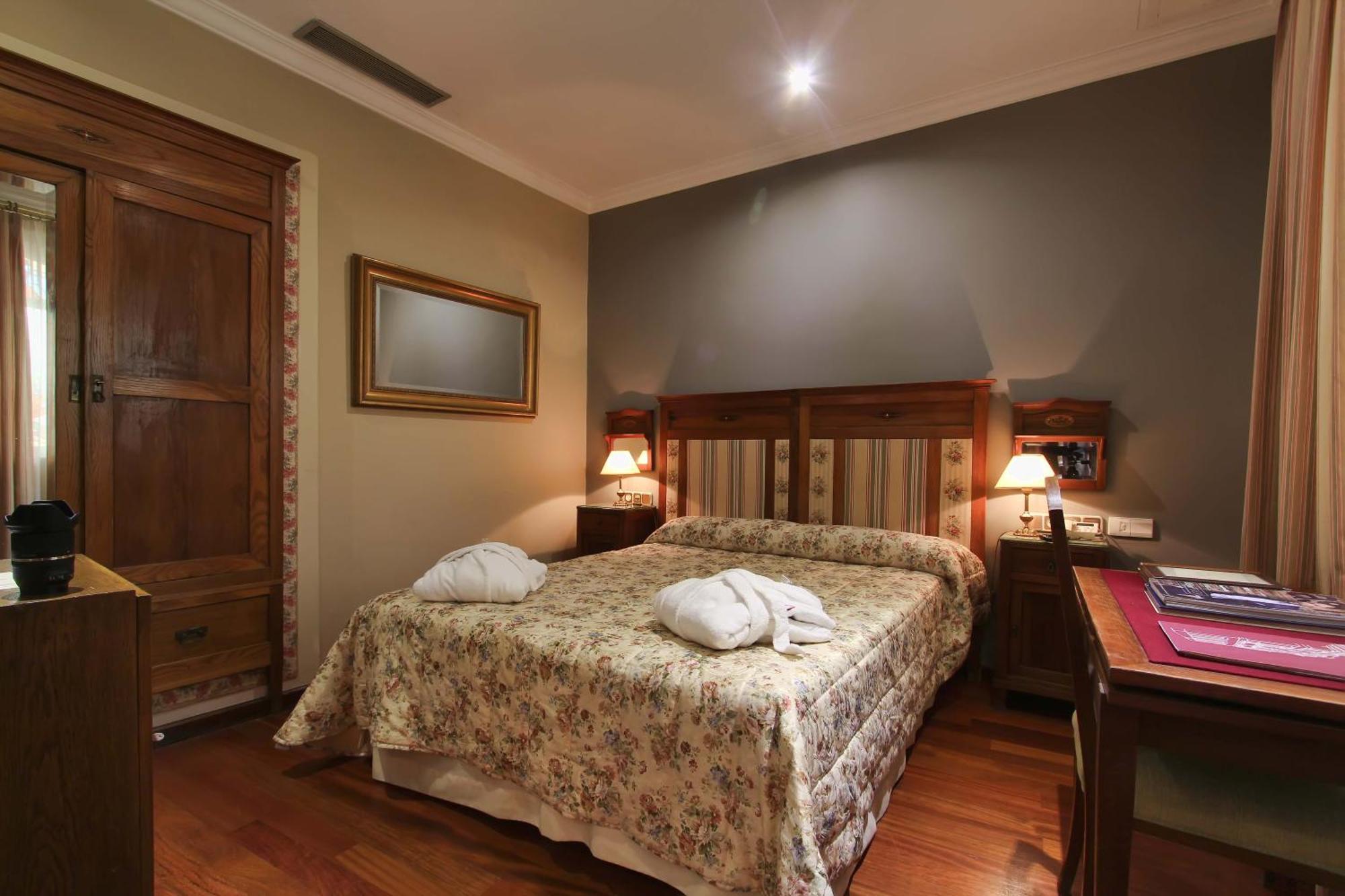 Interior Economy Doble Room