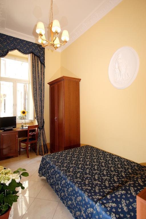 Single Room,69516107:JPEG