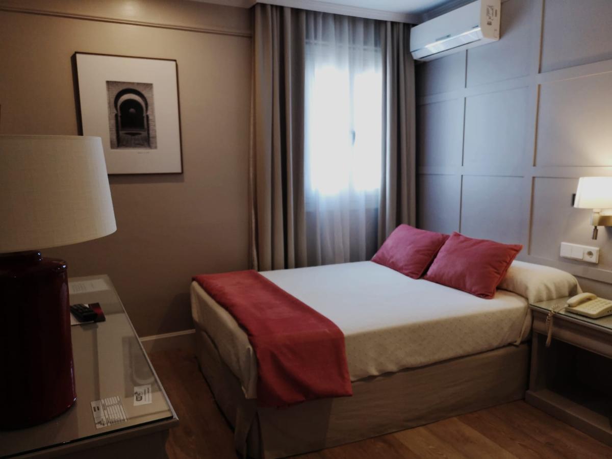 Single Room,695916075:JPEG