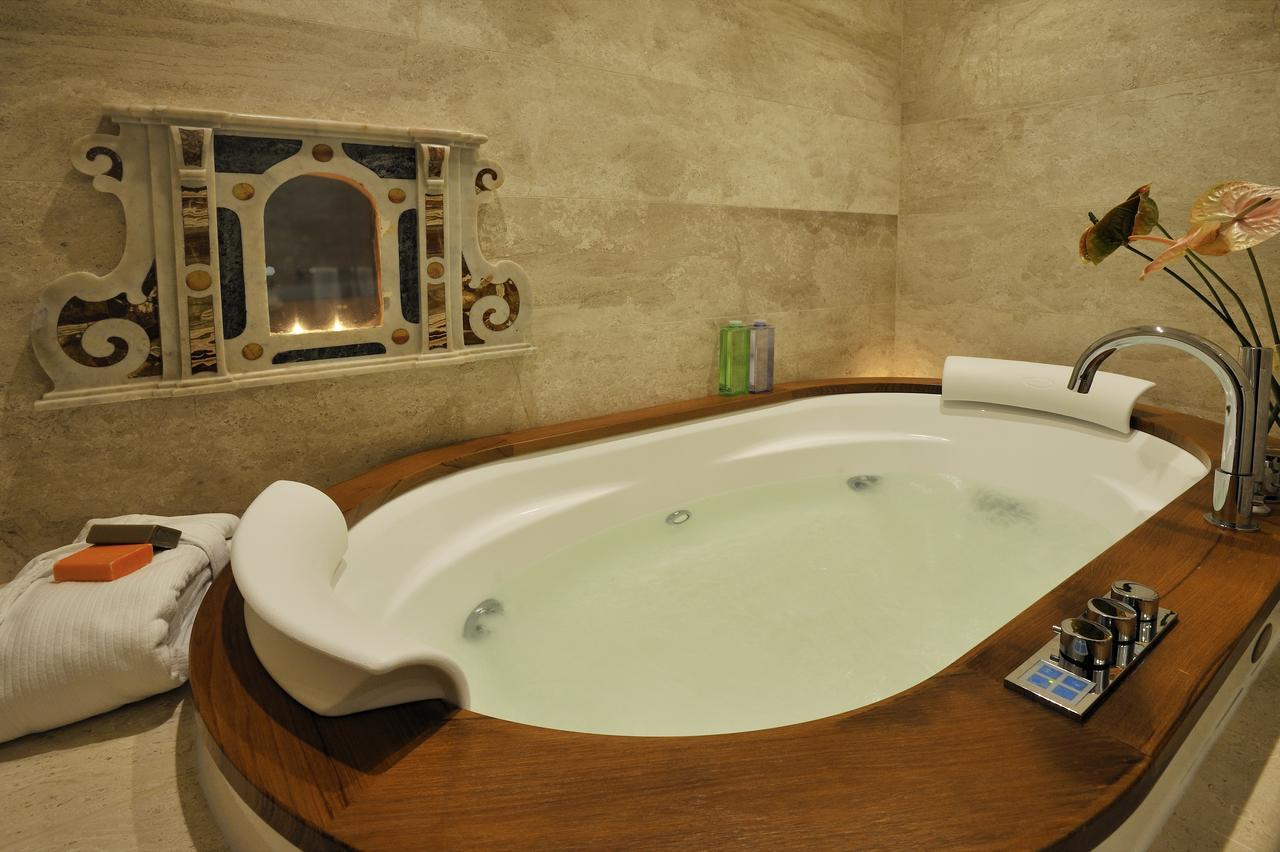 Superior Suite Terrace Hot Tub