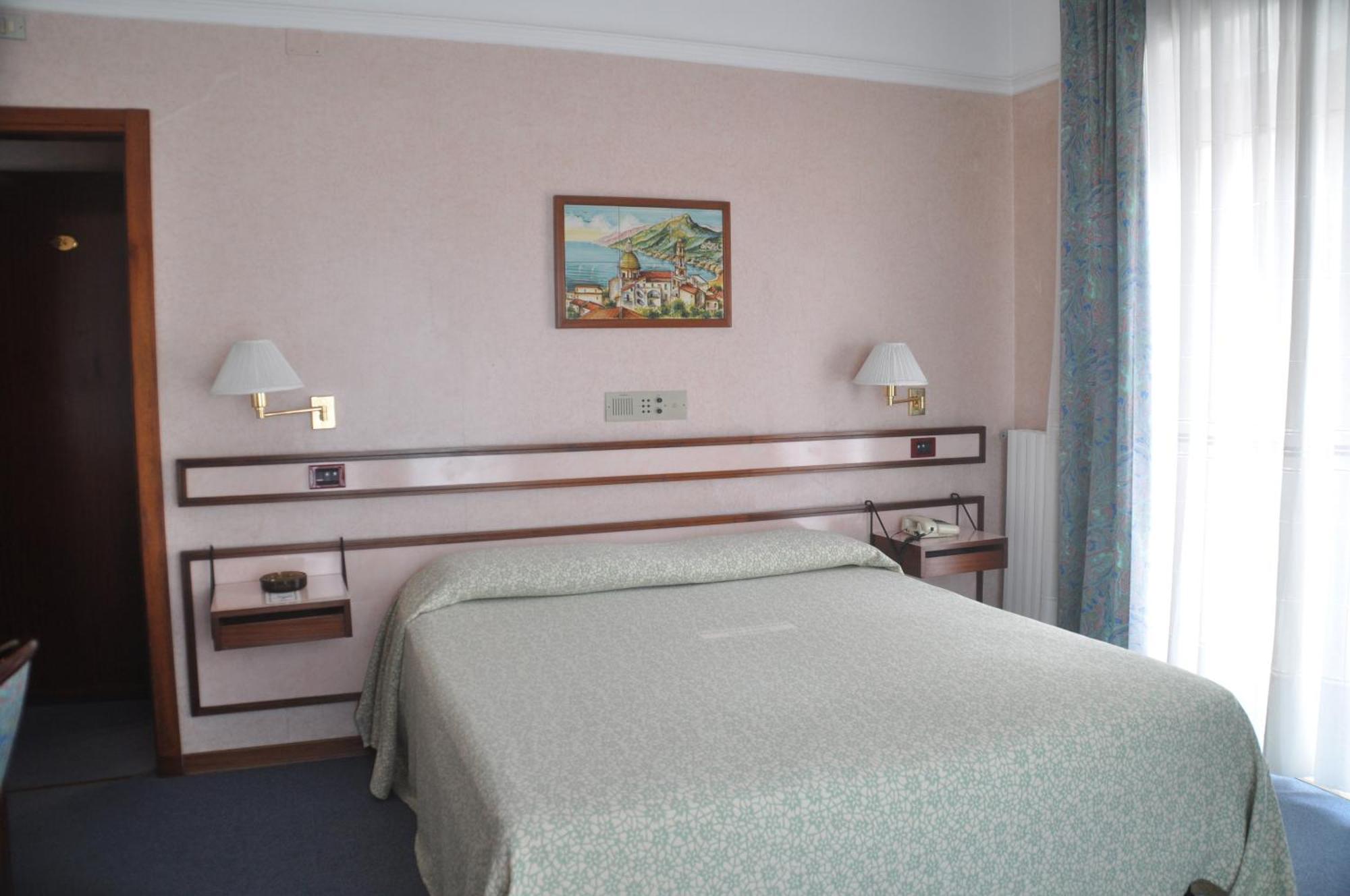 Double or Twin Room,10313508:JPEG