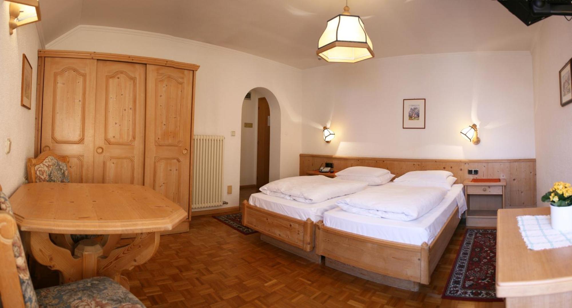 Standard Double or Twin Room,44043061:JPEG