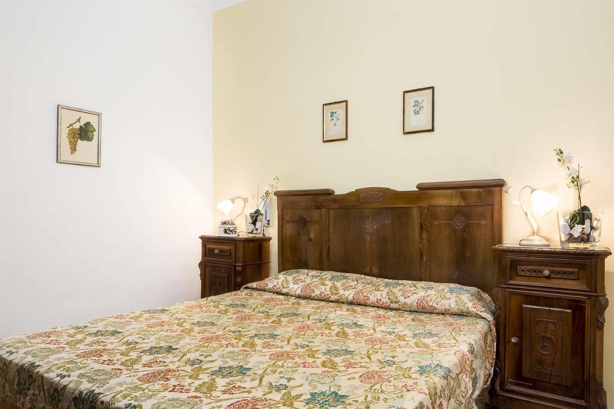 Double Room with Shared Bathroom,813274212:JPEG