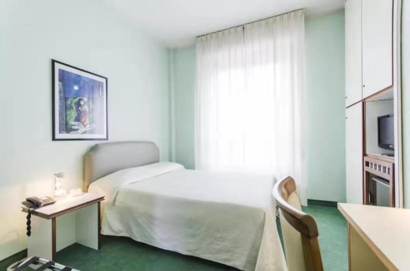 Small Double Room,1300432081:JPEG