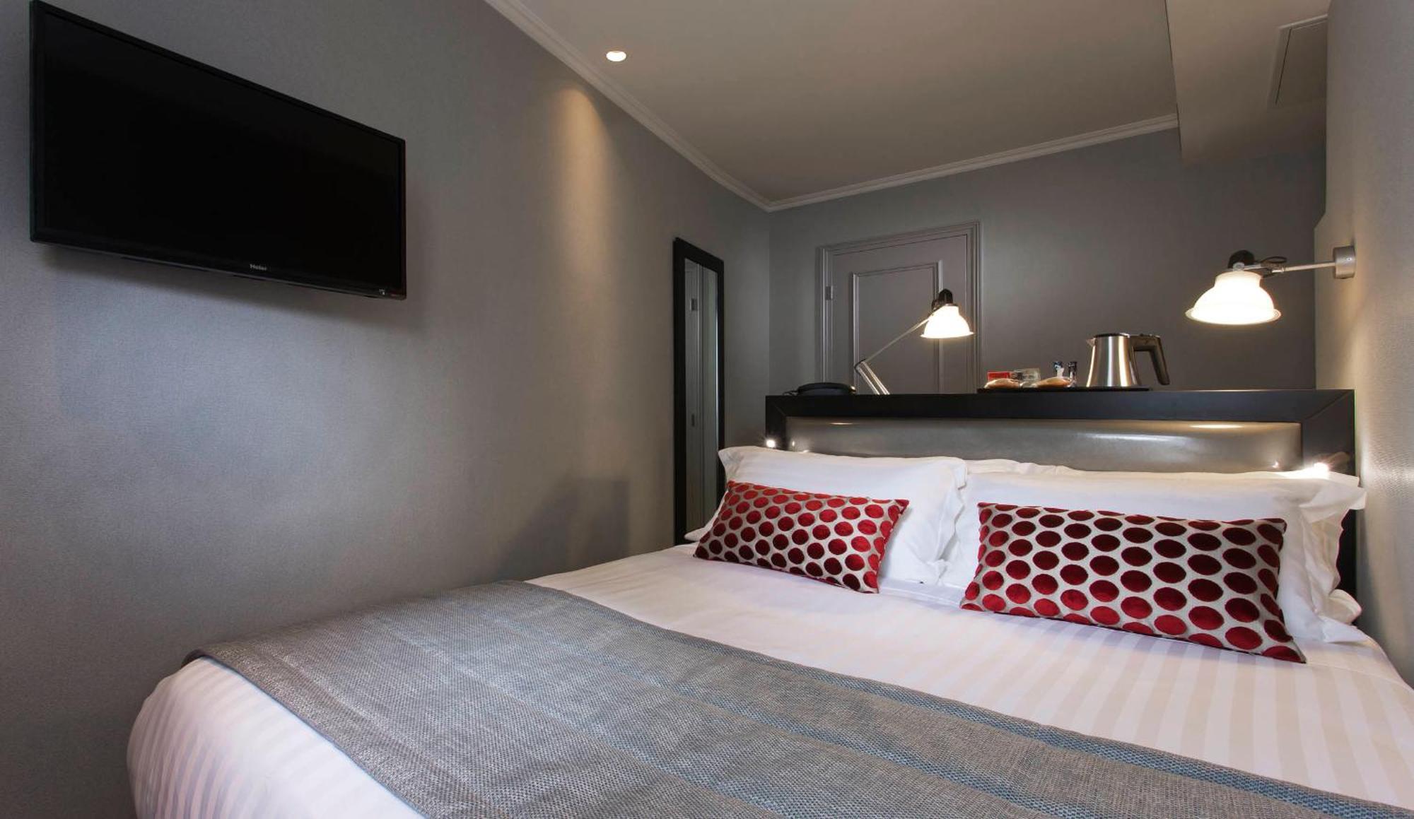 Single Room,698990853:JPEG
