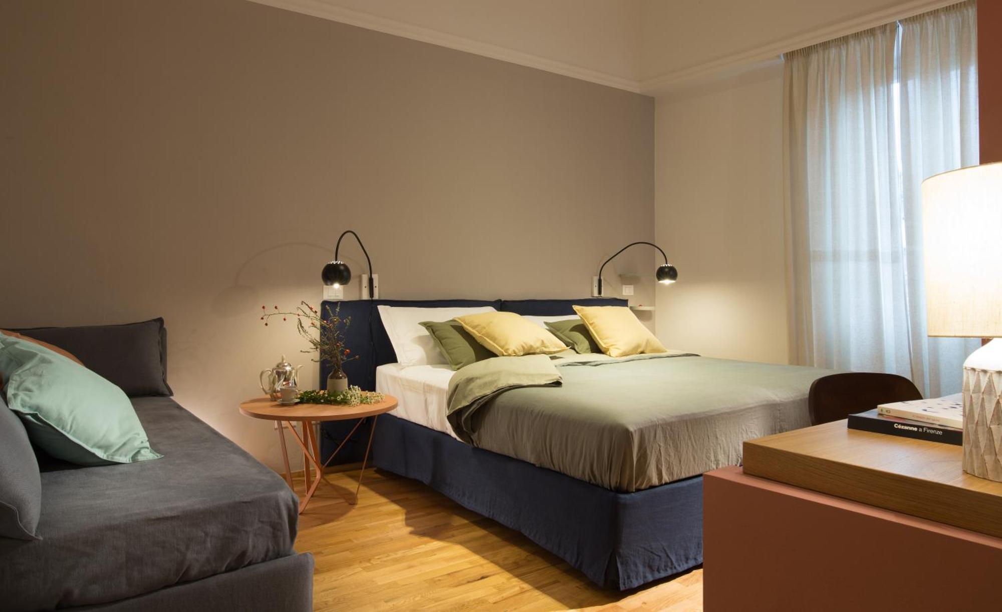 Large Double Room,699395631:JPEG