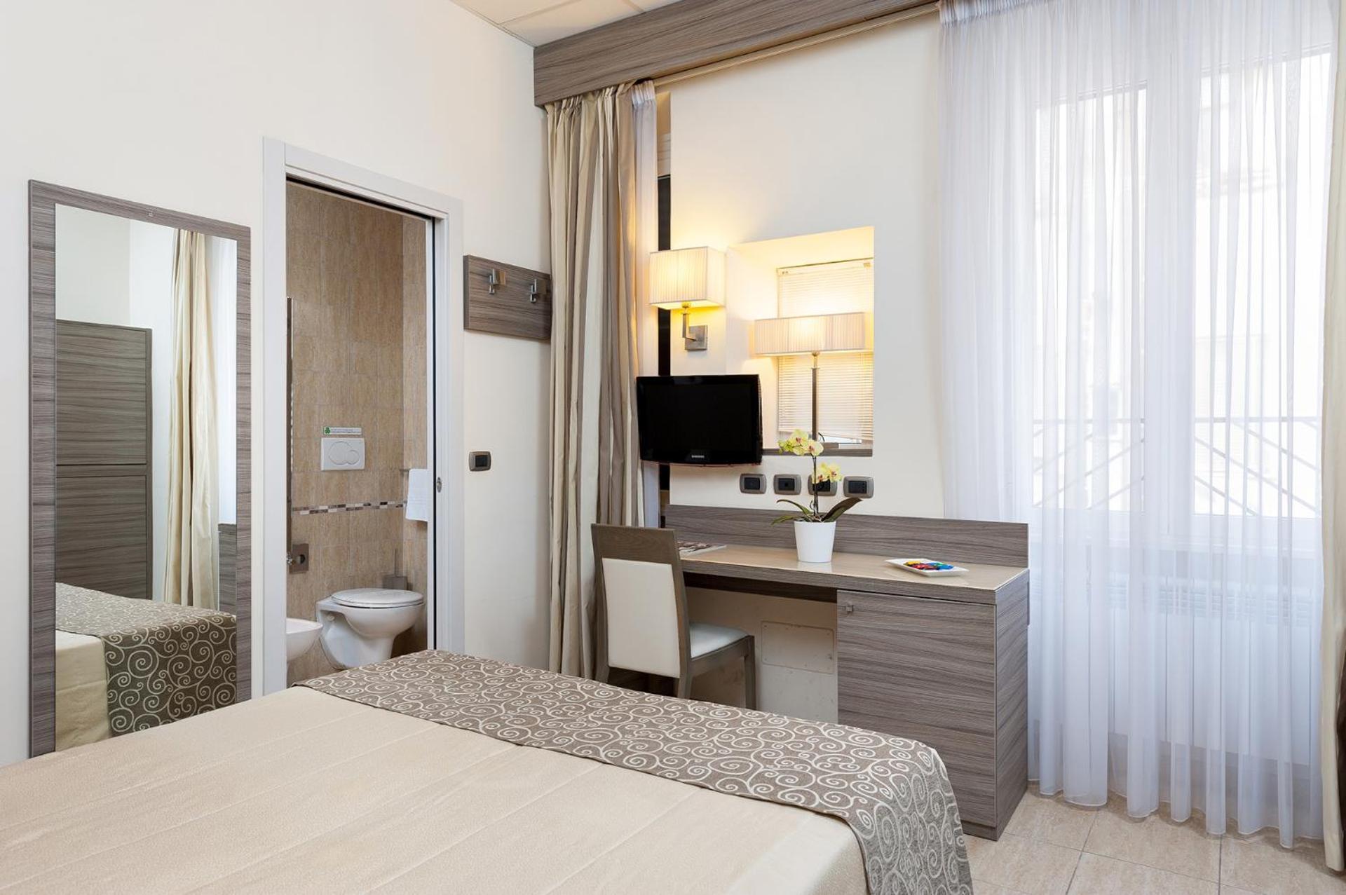 Single Room,702368551:JPEG