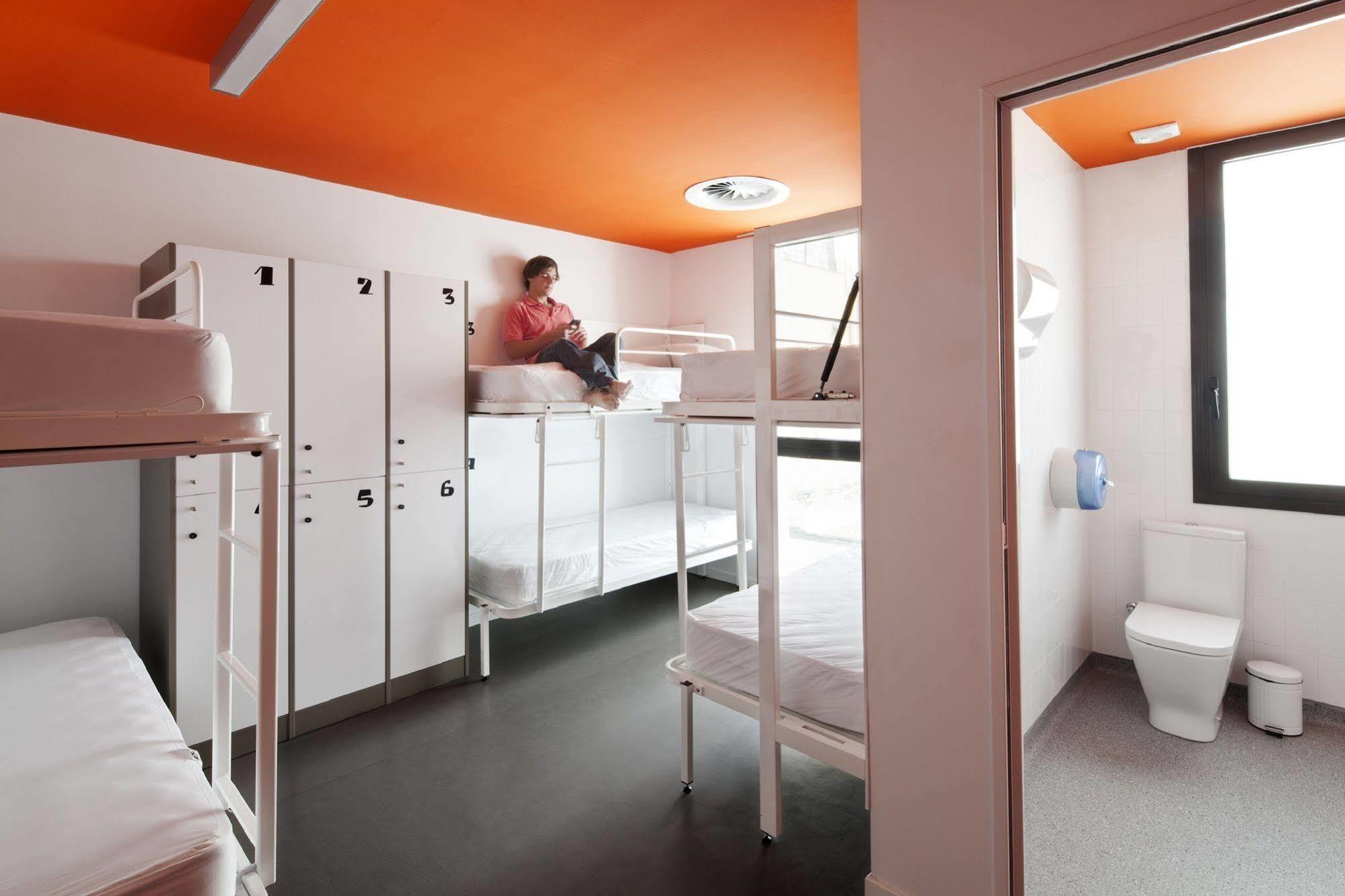 Bed 8-Bed Dormitory Room Ensuite