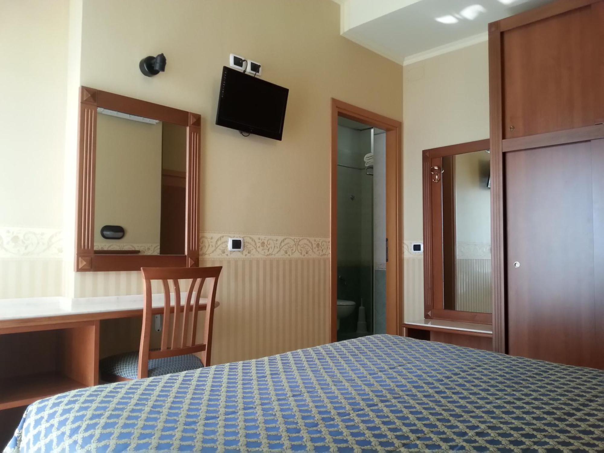 Double or Twin Room,327867901:JPEG